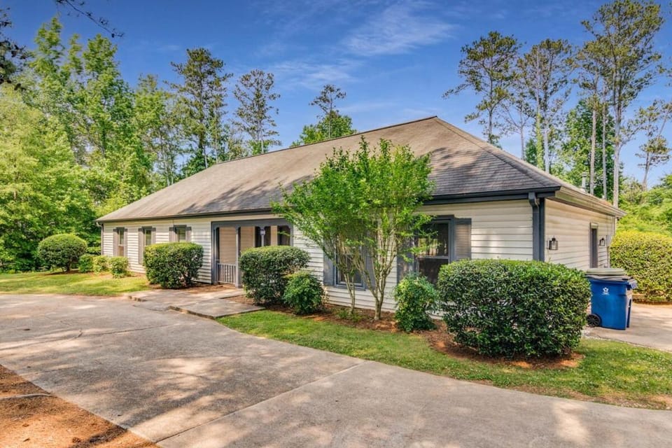 Property building, Day, Garden, Garden view