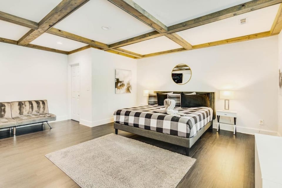 Bed, Photo of the whole room, Bedroom