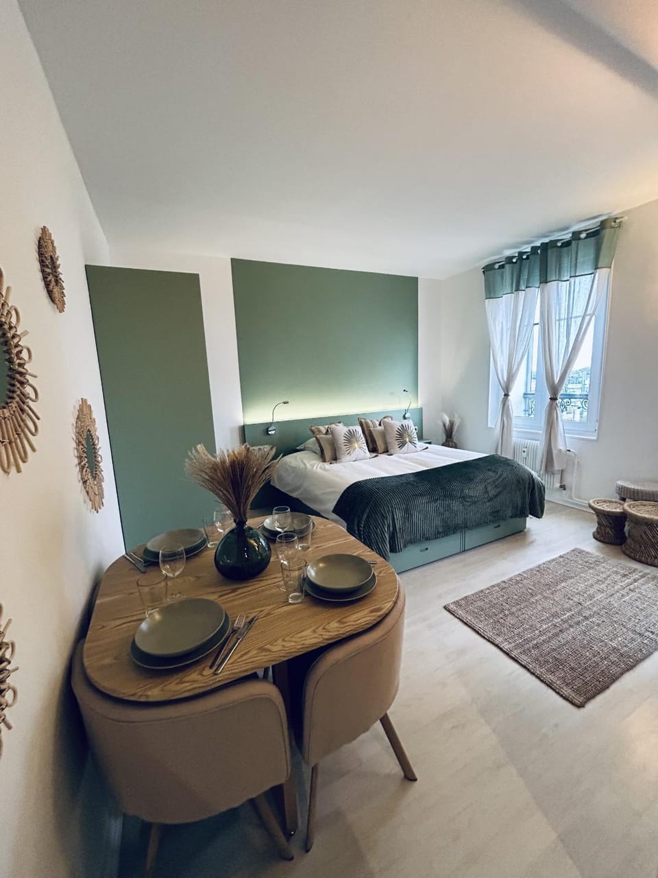 Bed, Living room, Photo of the whole room, Seating area, Bedroom