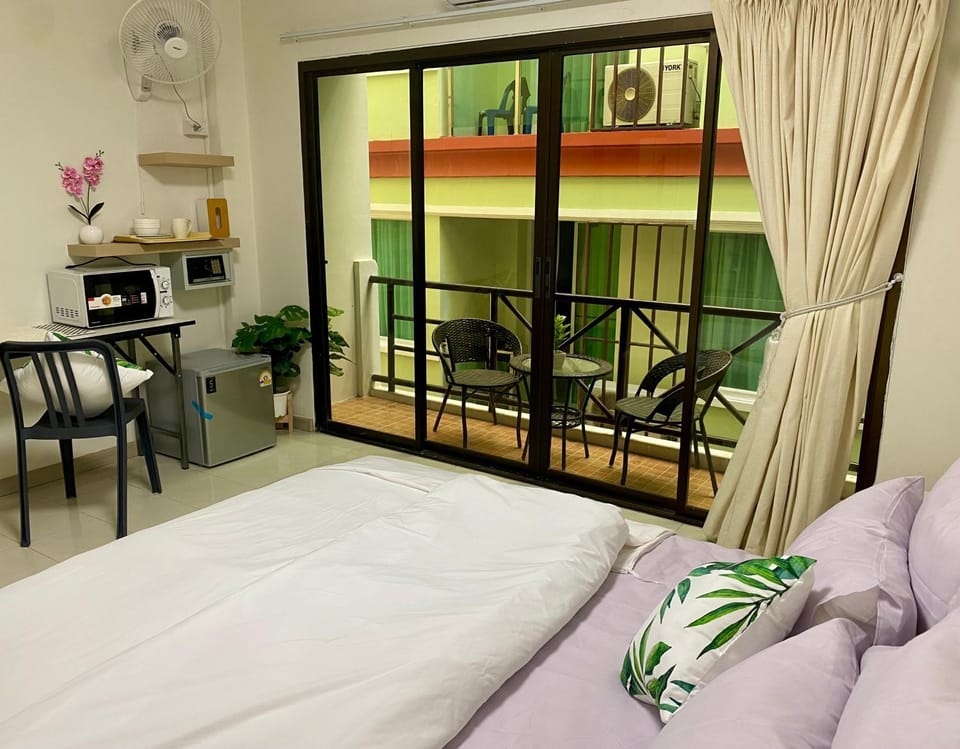 Balcony/Terrace, Photo of the whole room, Seating area, Bedroom, minibar