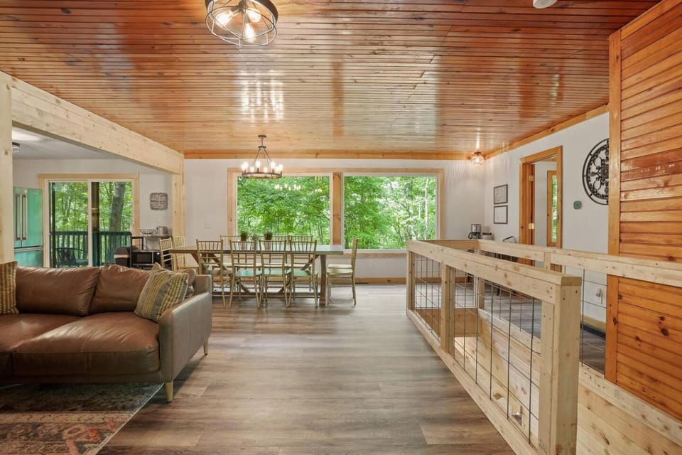 Pet Friendly4mi Rock HouseGameRmStay Gives Back House in Perry Township