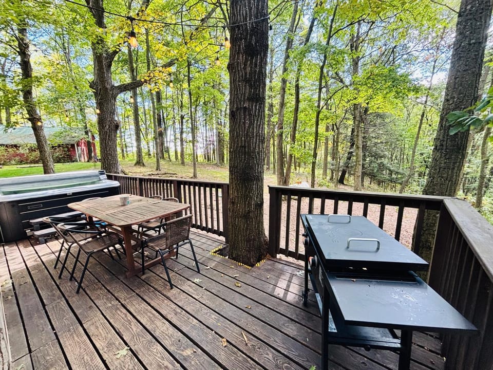 Pet Friendly4mi Rock HouseGameRmStay Gives Back House in Perry Township