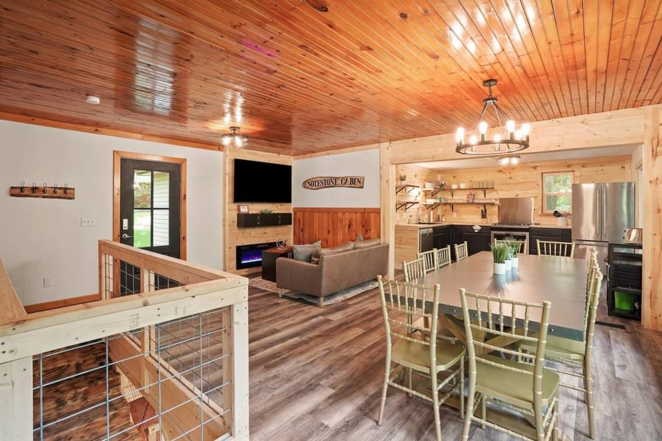 Pet Friendly4mi Rock HouseGameRmStay Gives Back House in Perry Township