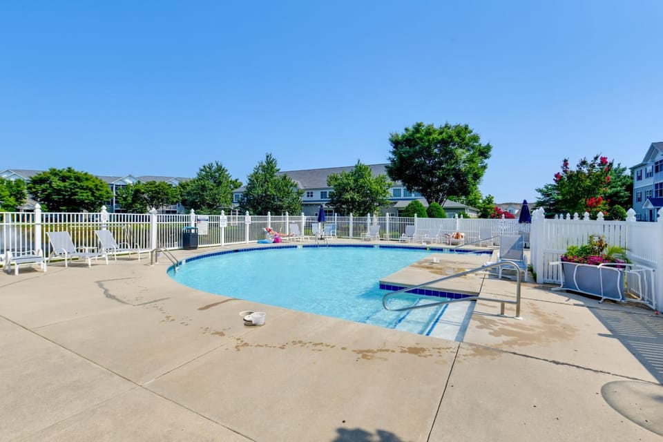 4 Mi to Beach: Lewes Townhome w/ Ping-Pong Table House in Sussex County
