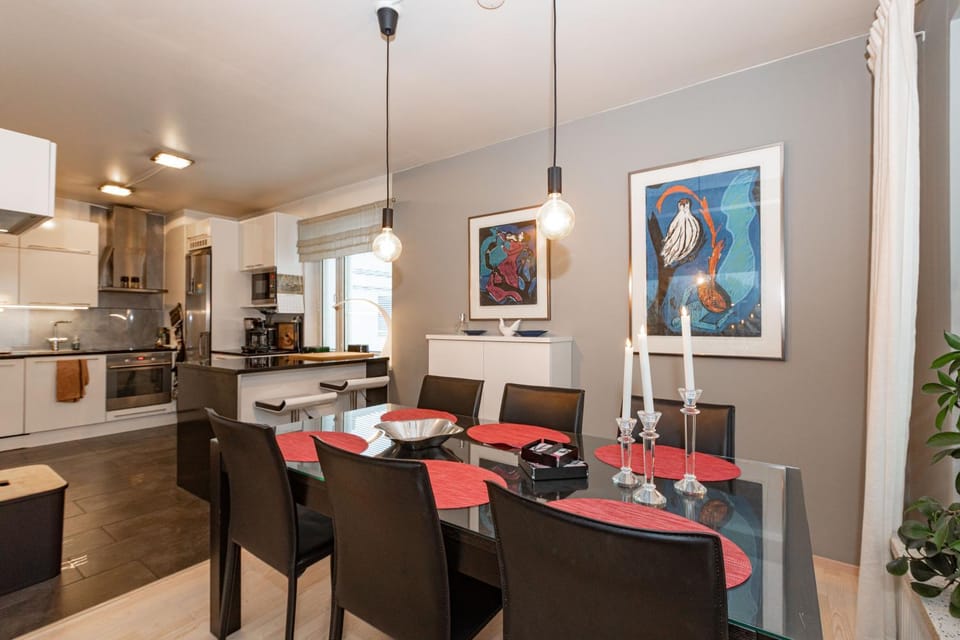 Seating area, Dining area