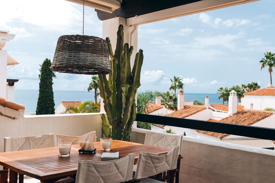 Natural landscape, View (from property/room), Balcony/Terrace, Dining area, Sea view