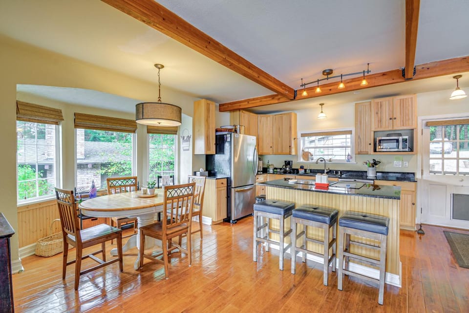 Bayfront Home with Private Beach in Vaughn! House in Hood Canal