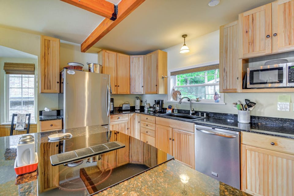 Bayfront Home with Private Beach in Vaughn! House in Hood Canal