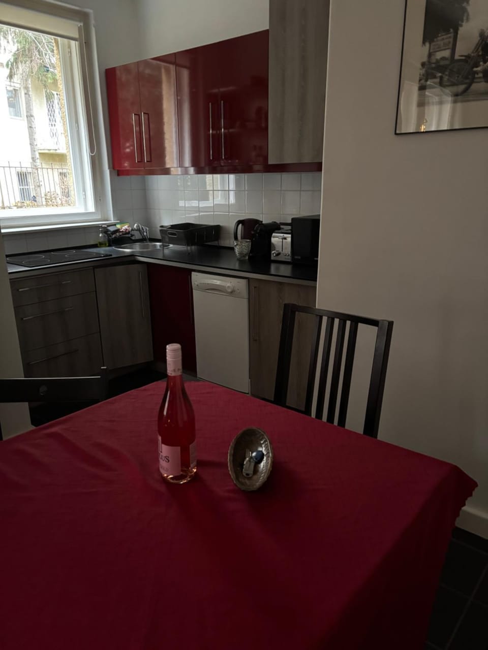Kitchen or kitchenette, Dining area