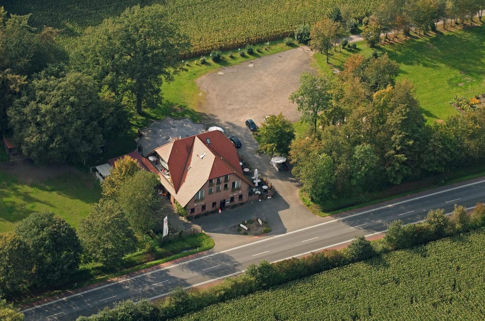 Bird's eye view, Area and facilities