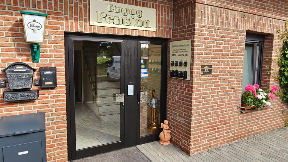Property building, Facade/entrance