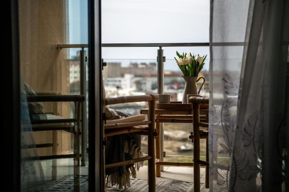 Day, View (from property/room), Balcony/Terrace, Seating area, City view