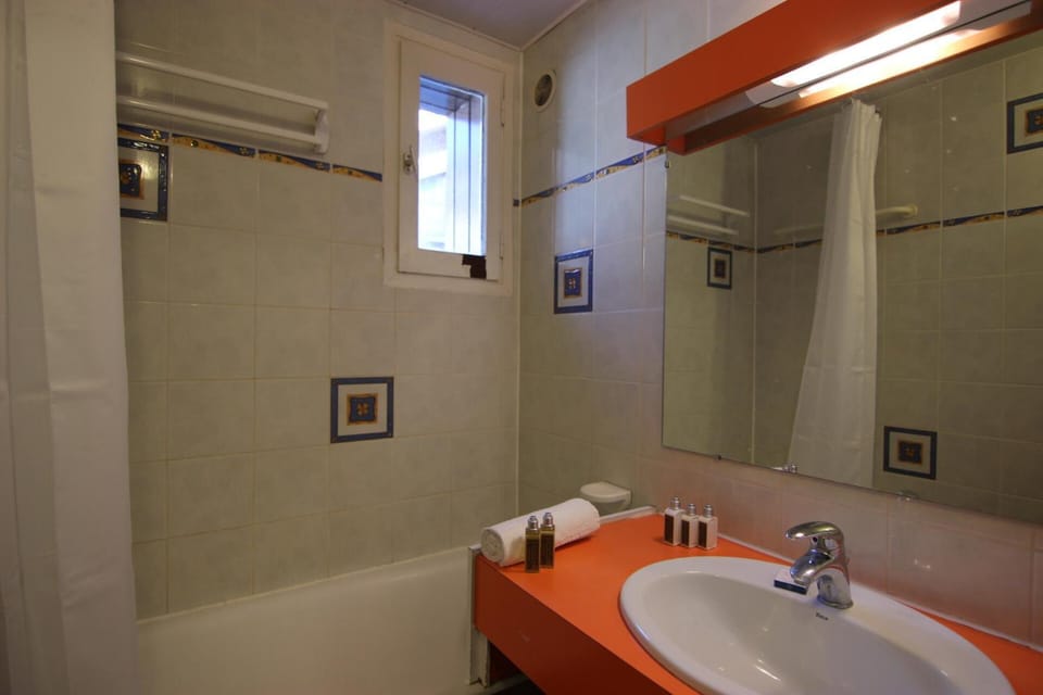 Résidence Schuss - AU COEUR D'UN QUARTIER CALME 2 PIECES POUR 6 PERSONNES MAE-7516 Apartment in Les Allues