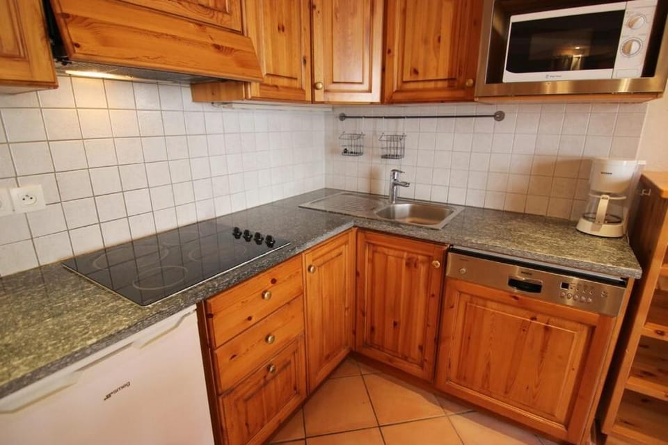 Résidence Neves - VAL THORENS AGREABLE 2 PIECES POUR 5 PERSONNES AU COEUR QUARTIER ANIME DE LA STATION MAE-7528 Apartment in Les Allues