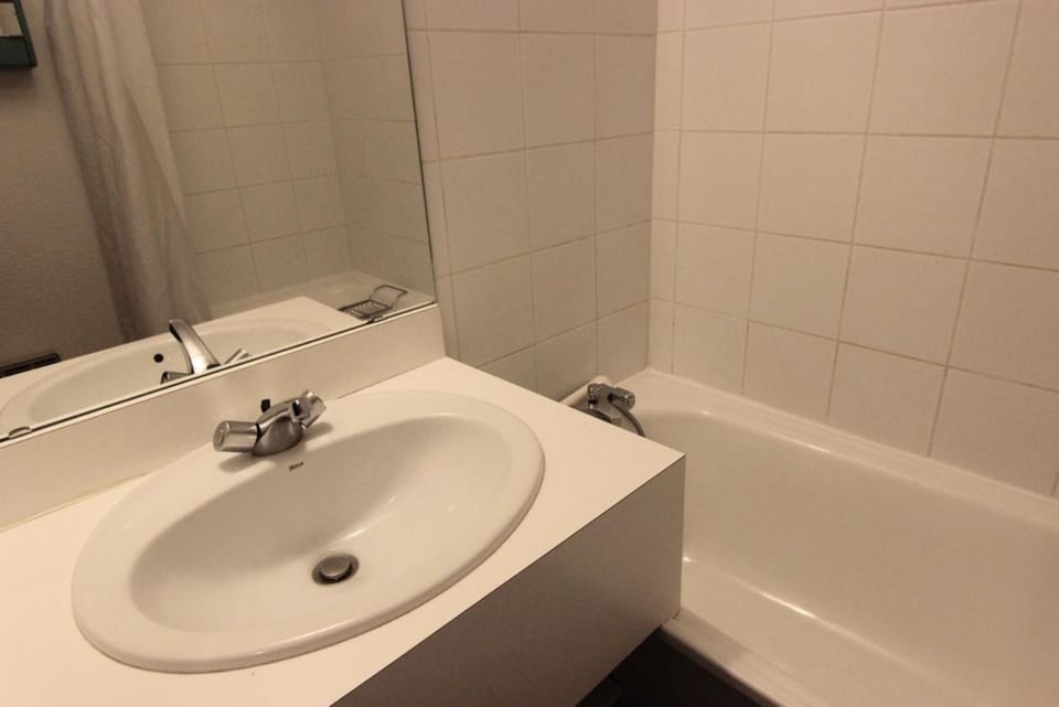 Résidence Reine Blanche - 2 PIECES 4 PERSONNES AVEC CHAMBRE AVEC BALCON SUD OUEST MAE-7621 Apartment in Les Allues