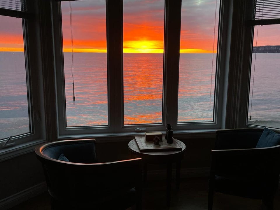Private 3BR Waterfront Escape House in Lion's Head