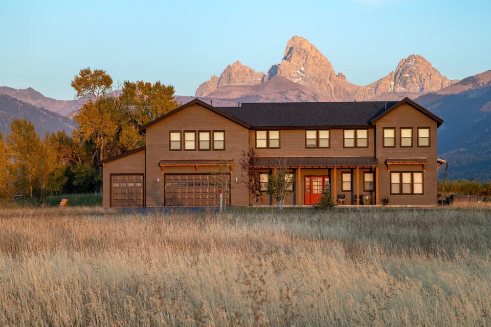 Luxury Teton Retreat- Hot Tub, Comfort, Views House in Idaho