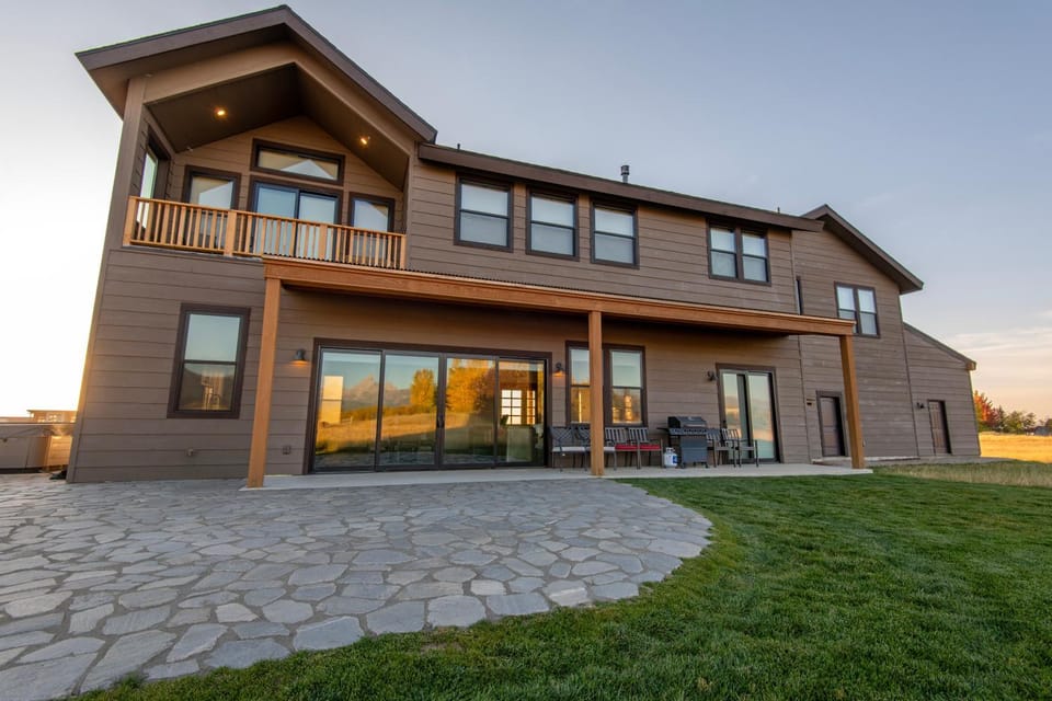 Luxury Teton Retreat- Hot Tub, Comfort, Views House in Idaho
