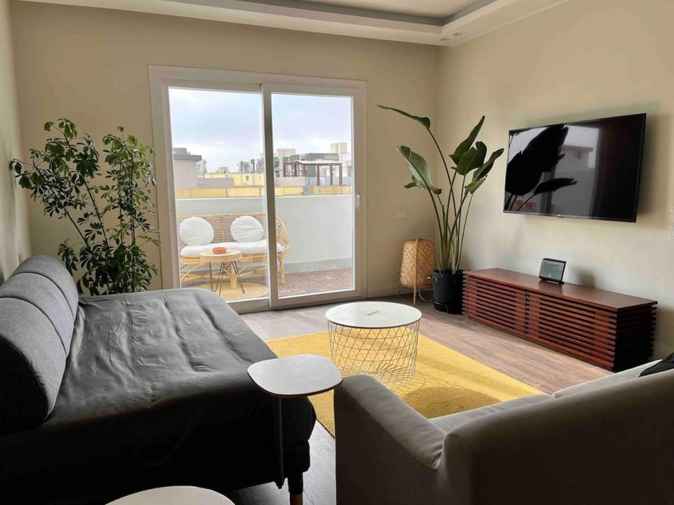 TV and multimedia, Living room, Seating area, Evening entertainment