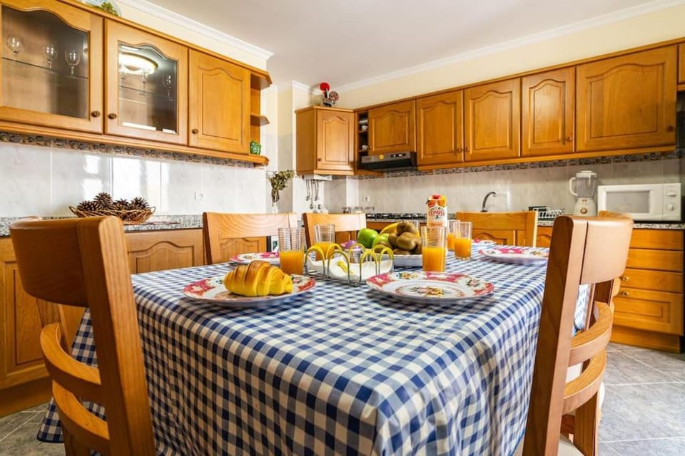 Kitchen or kitchenette, Food and drinks, Food
