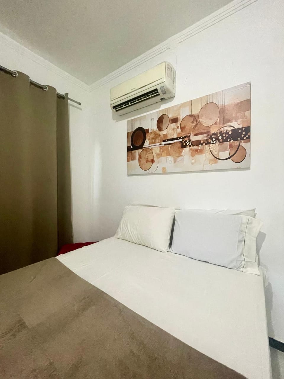 Bed, Photo of the whole room, Bedroom, air conditioner