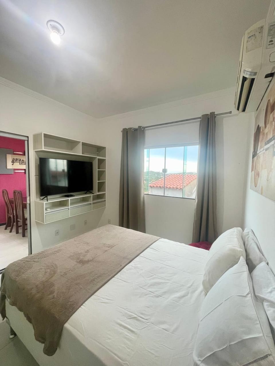 TV and multimedia, Photo of the whole room, air conditioner