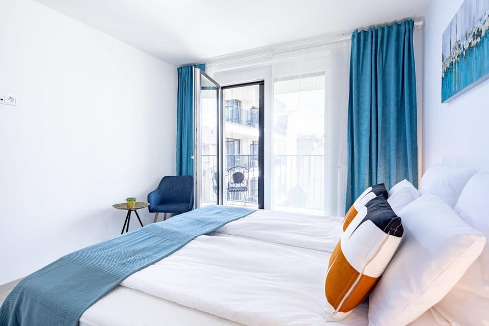 Central - Balcony - Brand NEW - Sunny Apartment in Budapest
