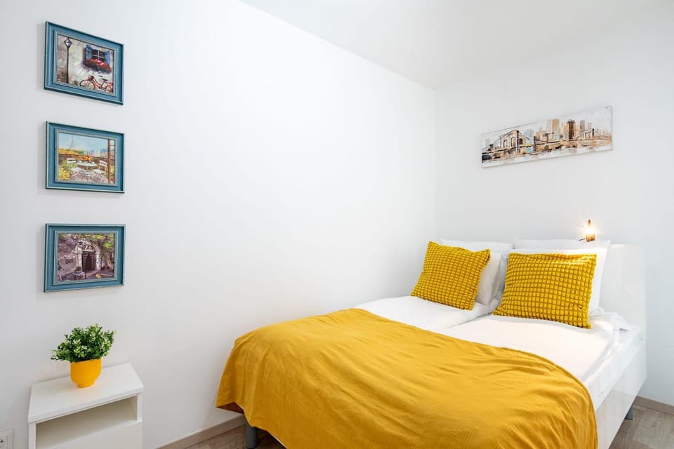 Central - Balcony - Brand NEW - Sunny Apartment in Budapest