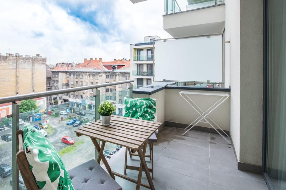 Very Central - Free Parking - Balcony Apartment in Budapest