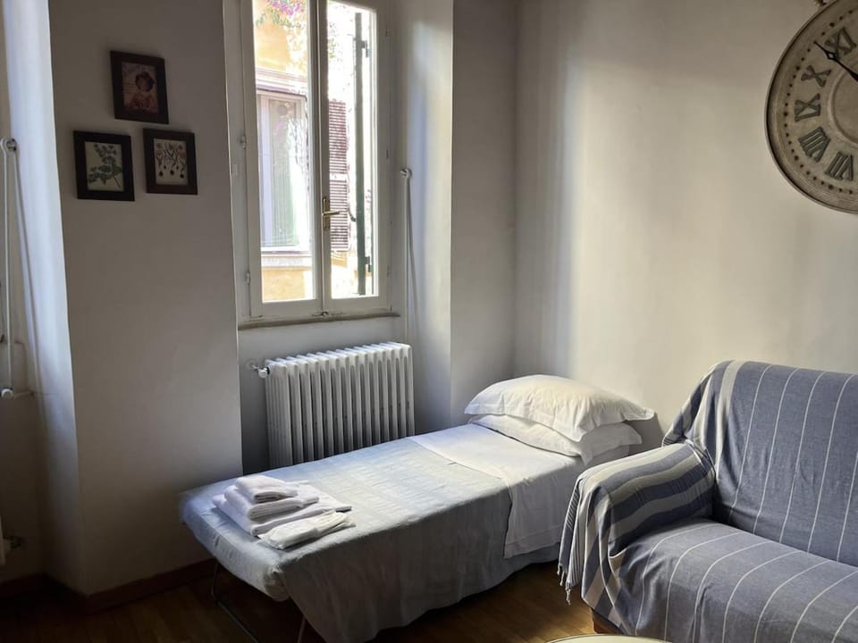 Bed, Living room