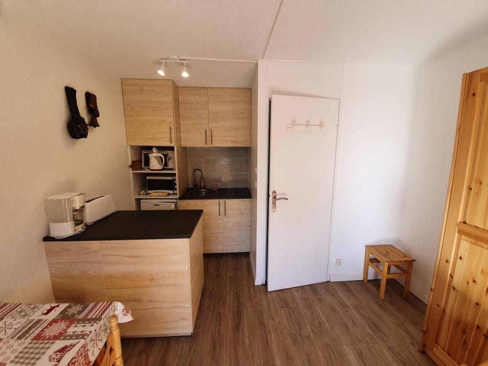 Résidence Roche Blanche - Studio pour 4 Personnes MAE-9164 Apartment in Val Thorens