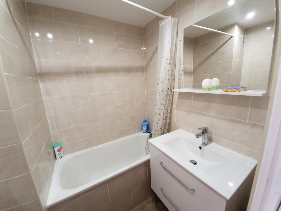 Résidence Roche Blanche - Studio pour 4 Personnes MAE-9164 Apartment in Val Thorens
