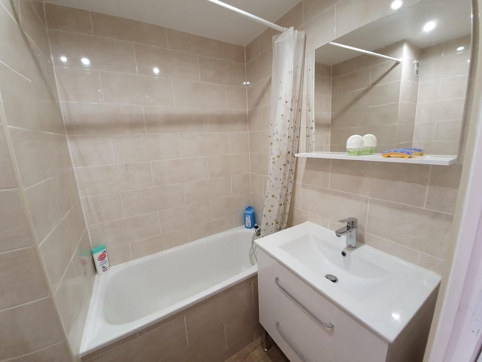Résidence Roche Blanche - Studio pour 4 Personnes MAE-9164 Apartment in Val Thorens