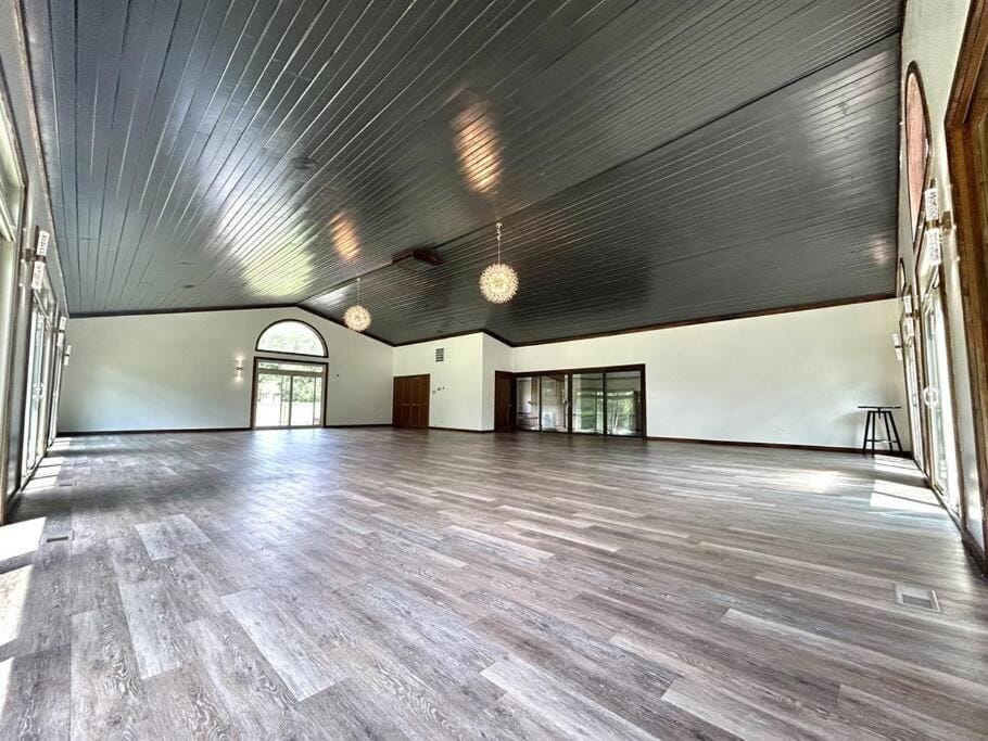 12,700 sf 8 Room Mansion on 18 acres House in Ohio