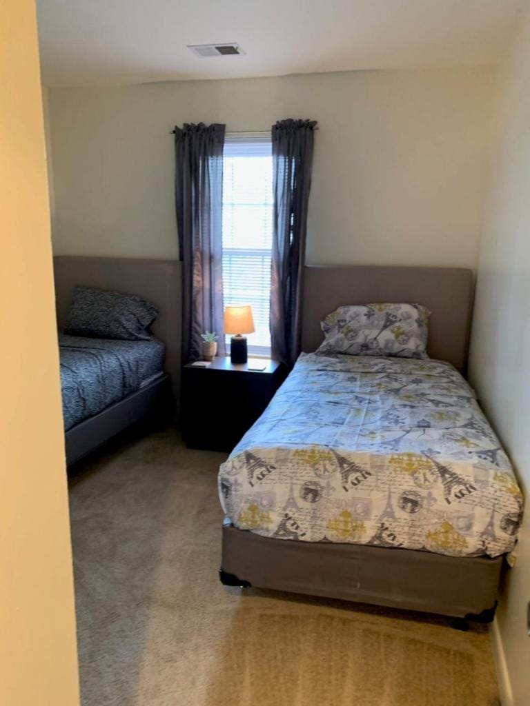Cozy 2 Bedroom, 2 Full Bath Condo Close to MGM, Top Golf, Natl Harbor & So Much More Apartment in Oxon Hill
