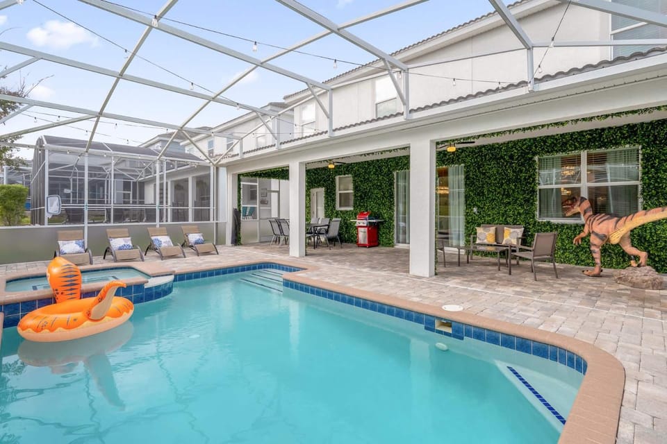 Patio, Pool view, Swimming pool, sunbed