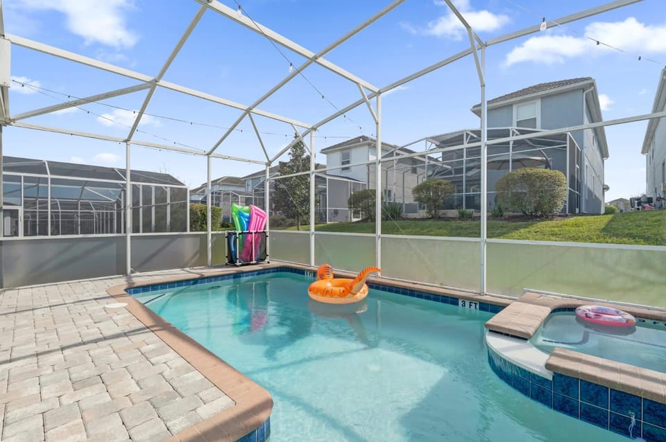 Patio, Day, Pool view, Swimming pool, sunbed