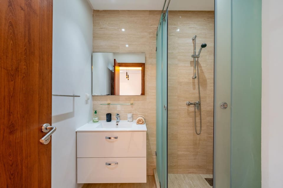 Shower, Bathroom, towels