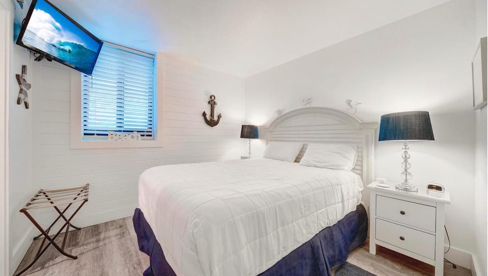 Sunbird Resort! Stunning Remodeled Beachfront Condo! Free Beach Chair Service! by Dolce Vita PCB! Apartment in Panama City Beach