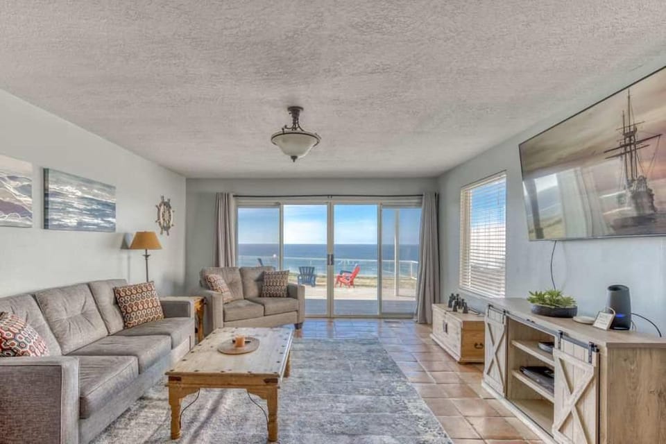 Tranquil Edge Retreat - Oceanfront house w hottub House in Lincoln City