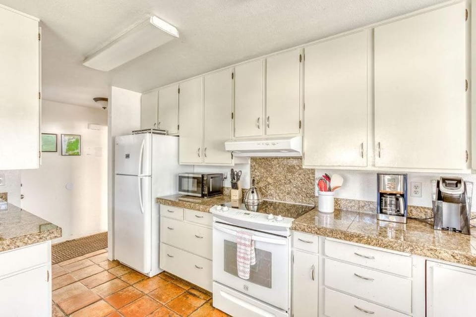 Tranquil Edge Retreat - Oceanfront house w hottub House in Lincoln City