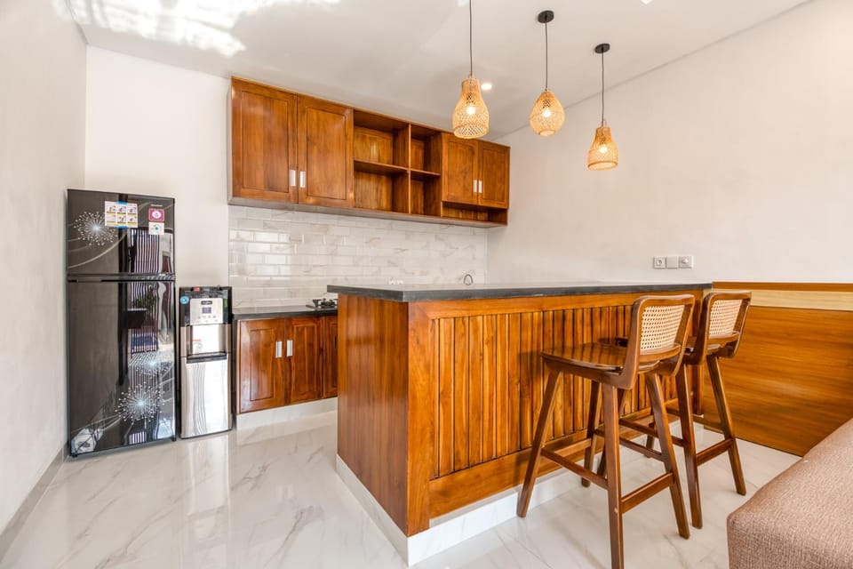 Kitchen or kitchenette, Dining area, minibar