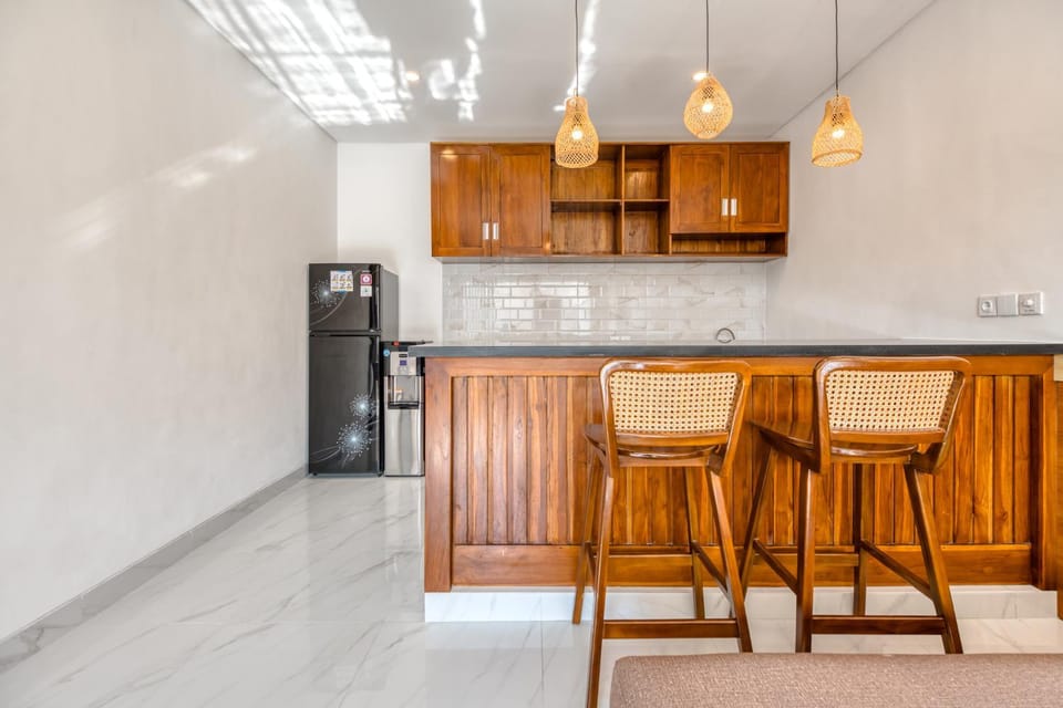 Kitchen or kitchenette, Dining area, minibar