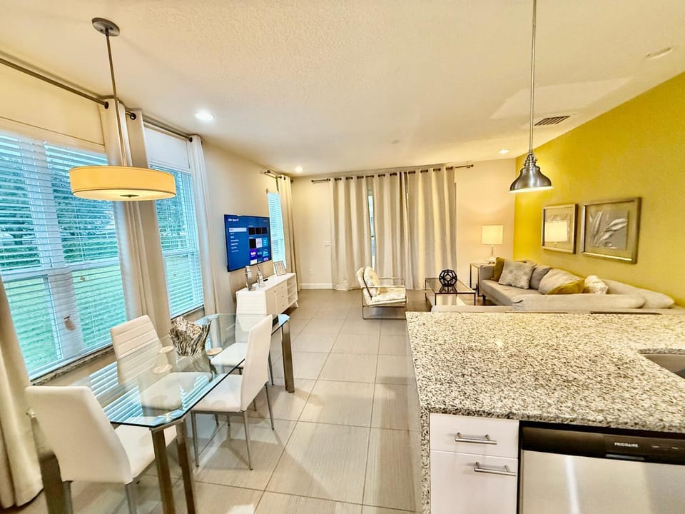 Fabulous 3BR Retreat Townhouse near Disney Parks House in Osceola County