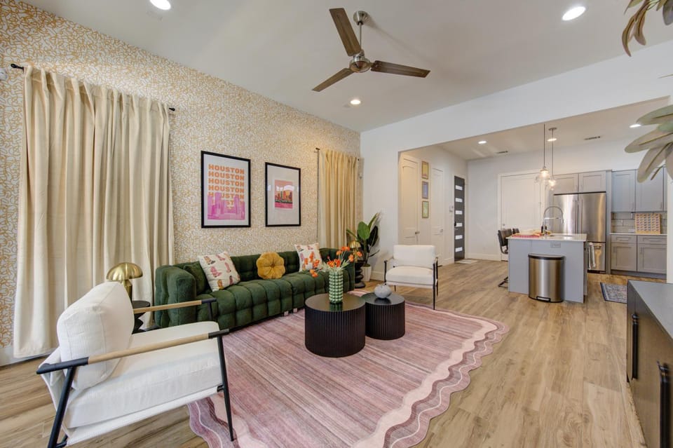 Kitchen or kitchenette, Living room, Seating area