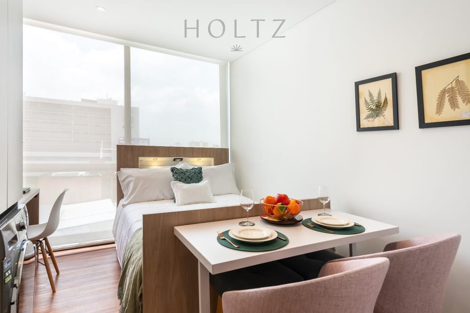 Bed, Photo of the whole room, Seating area, Dining area, Bedroom