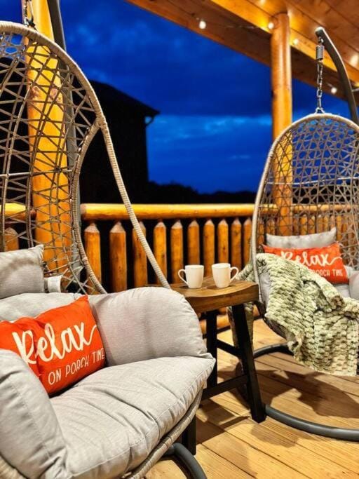 View (from property/room), Balcony/Terrace, Seating area