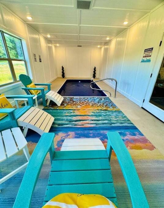 Swimming pool, Swimming pool