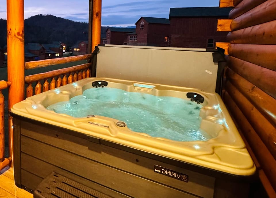 Enchanted Peak Lodge House in Pigeon Forge