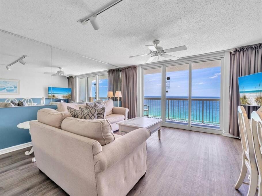 Natural landscape, TV and multimedia, View (from property/room), Balcony/Terrace, Seating area, Beach, Sea view
